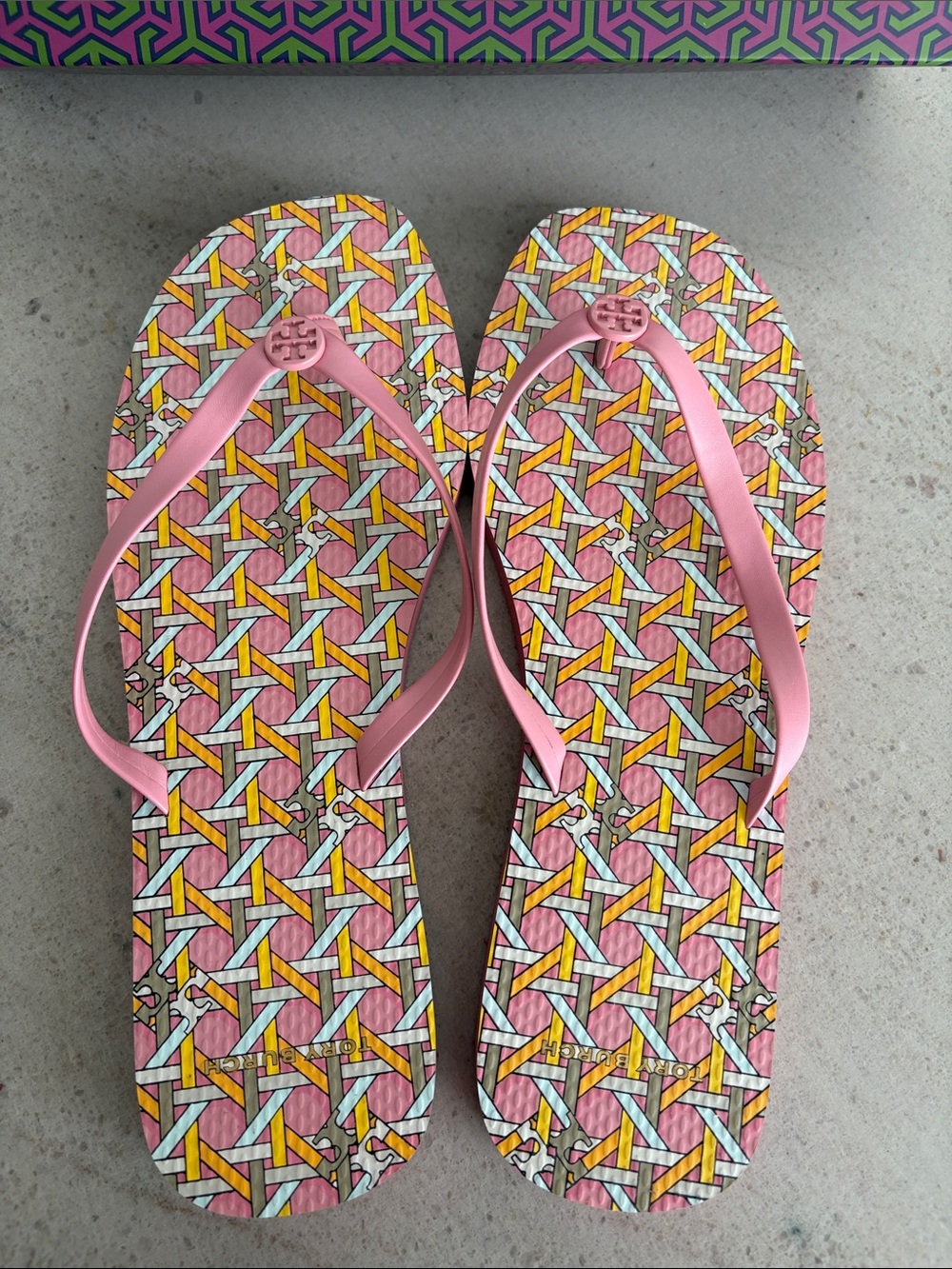 NEW Tory Burch Pink Caning Logo Geo 650 Flip Flops Size 9 - Picture 4 of 10
